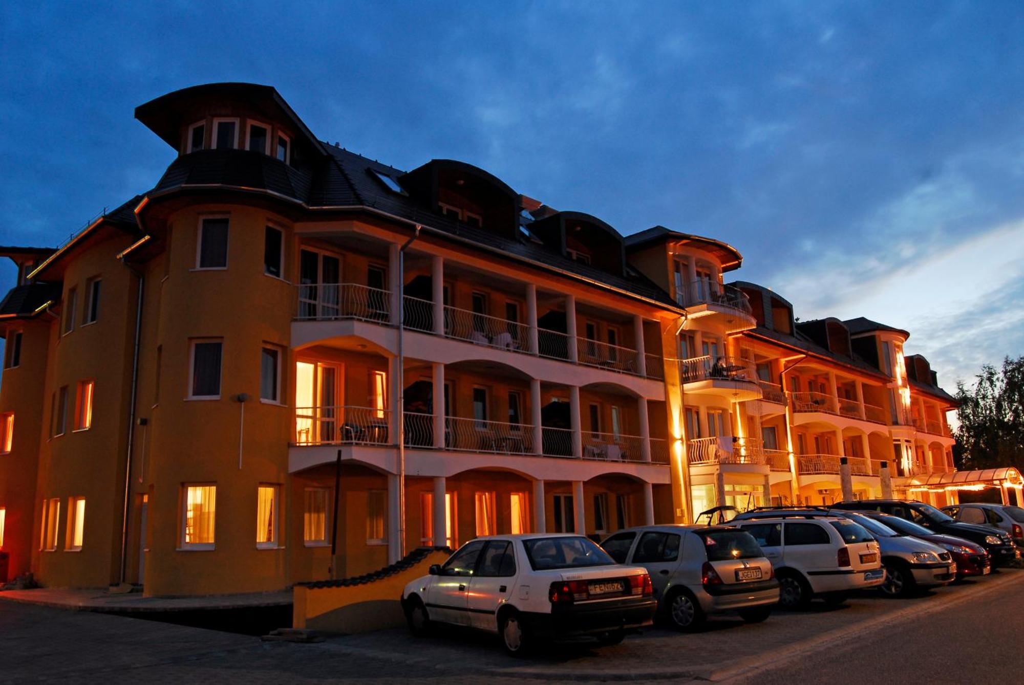 Hotel Venus ザラカロシュ エクステリア 写真
